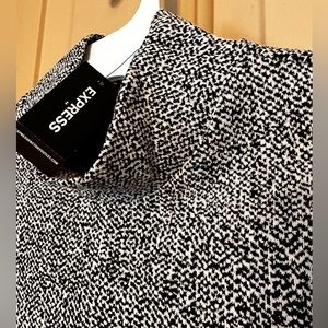 NWT - EXPRESS - TEXTURED JACQUARD MOCK NECK TANK.